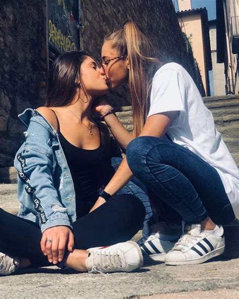 lesbianas besandose|Los mejores 2000+ vídeos de Lesbianas